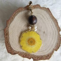 ムルチコーレとウッドビーズのストラップ