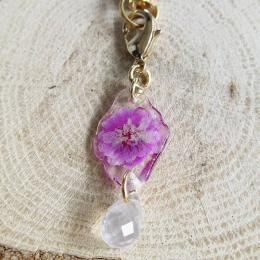 ワイルドカモミールとローズクオーツのストラップ