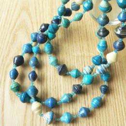 大きめビーズのショート ネックレス(ブルー系)