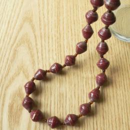 大きめビーズのショート ネックレス(ワインレッド系)