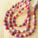 大きめビーズのショート ネックレス(ピンク系)
