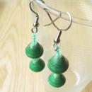 ビーズ2個付きロングピアス(グリーン系)