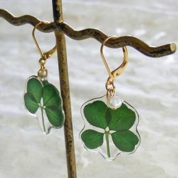 四つ葉のクローバーのピアス