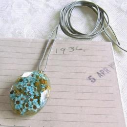 ドライフラワーを閉じ込めたネックレス(ミントグリーン)