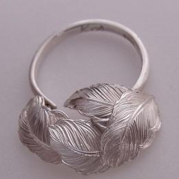 小羽が動くシルバーリング